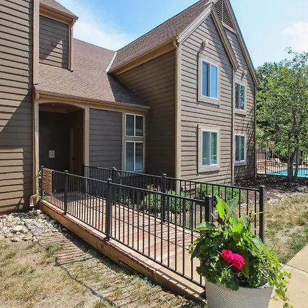 Overland Park Condo, Close To Lakes And Parks!